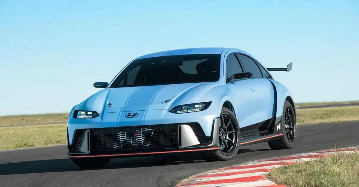 Hyundai IONIQ 6 N, la supersportiva elettrica da 650 CV arriva in Italia a 78.000 euro