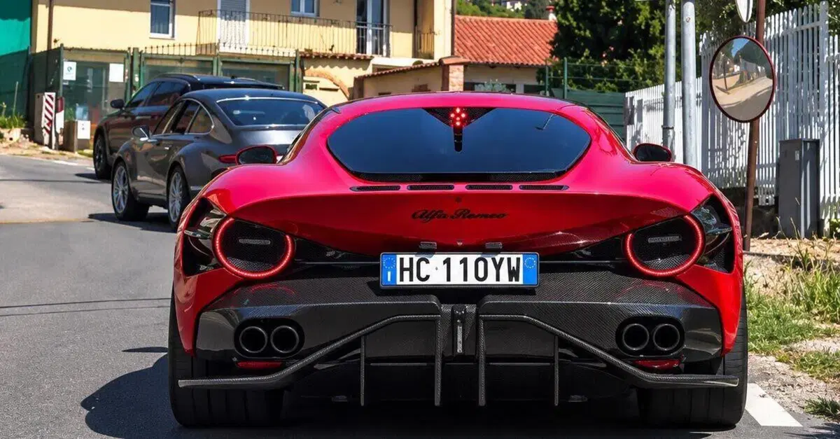 Ha speso oltre 3 milioni per questa Alfa Romeo, ma continua a guidarla come se fosse un'auto normale