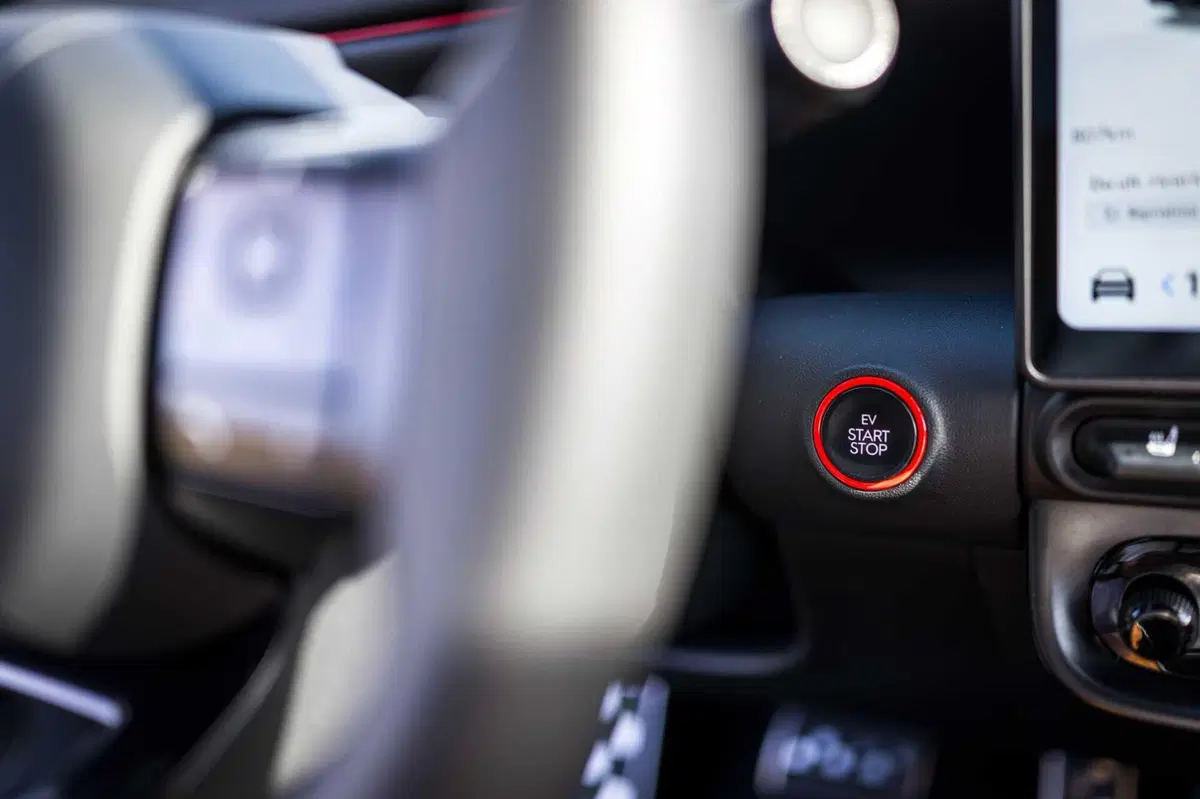 Hyundai IONIQ 3, finalmente una piccola elettrica che non vuole sembrare un SUV (4)