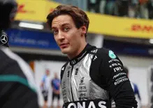 È diventato tutto maledettamente complicato, dice Russell dopo il ritiro a Sepang. E ora scatterà dal fondo a Singapore: Wolff conferma la penalità da scontare