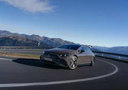 Mercedes EQS, il volante non è più collegato alle ruote: lo steer-by-wire arriva in Italia