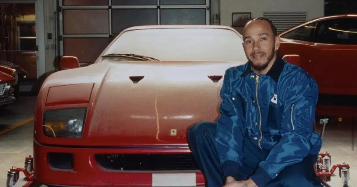 'Per me è la più bella di sempre': Hamilton pubblica il video del risveglio della sua Ferrari F40 dopo 35 anni