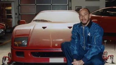 'Per me è la più bella di sempre': Hamilton pubblica il video del risveglio della sua Ferrari F40 dopo 35 anni