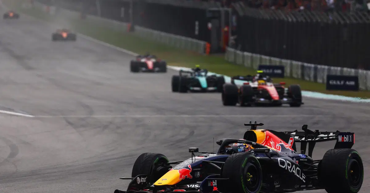 L'inferno elettronico sotto la pioggia e la verità della FIA: 'Ecco cosa è successo alle F1 in Malesia'. Ad Austin un nuovo aggiornamento per il bagnato