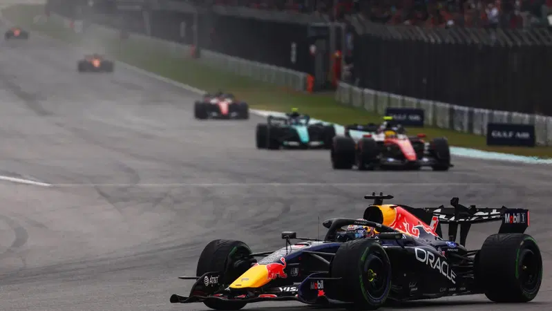 L'inferno elettronico sotto la pioggia e la verità della FIA: 'Ecco cosa è successo alle F1 in Malesia'. Ad Austin un nuovo aggiornamento per il bagnato
