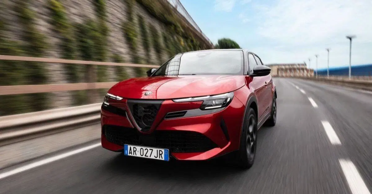 Alfa Romeo rinnova tutta la gamma: Junior cambia volto dentro, Tonale moltiplica le scelte e Giulia 