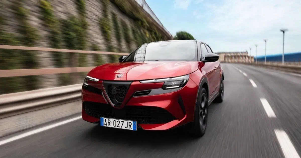 Alfa Romeo rinnova tutta la gamma: Junior cambia volto dentro, Tonale moltiplica le scelte e Giulia 