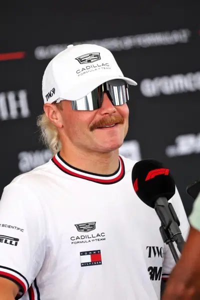 F1. “Mi sono trovato davanti un cobra”: Valtteri Bottas alla Indiana Jones in bici dalla Malesia a Singapore