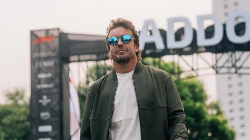 Aston Martin entusiasta, ma Alonso spegne i rumor: 'Io a Le Mans e alla Dakar? Vi dirò io quando...'