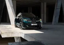 BMW iX3 M60 xDrive, BMW porta a 612 CV la versione sportiva del suo SUV elettrico