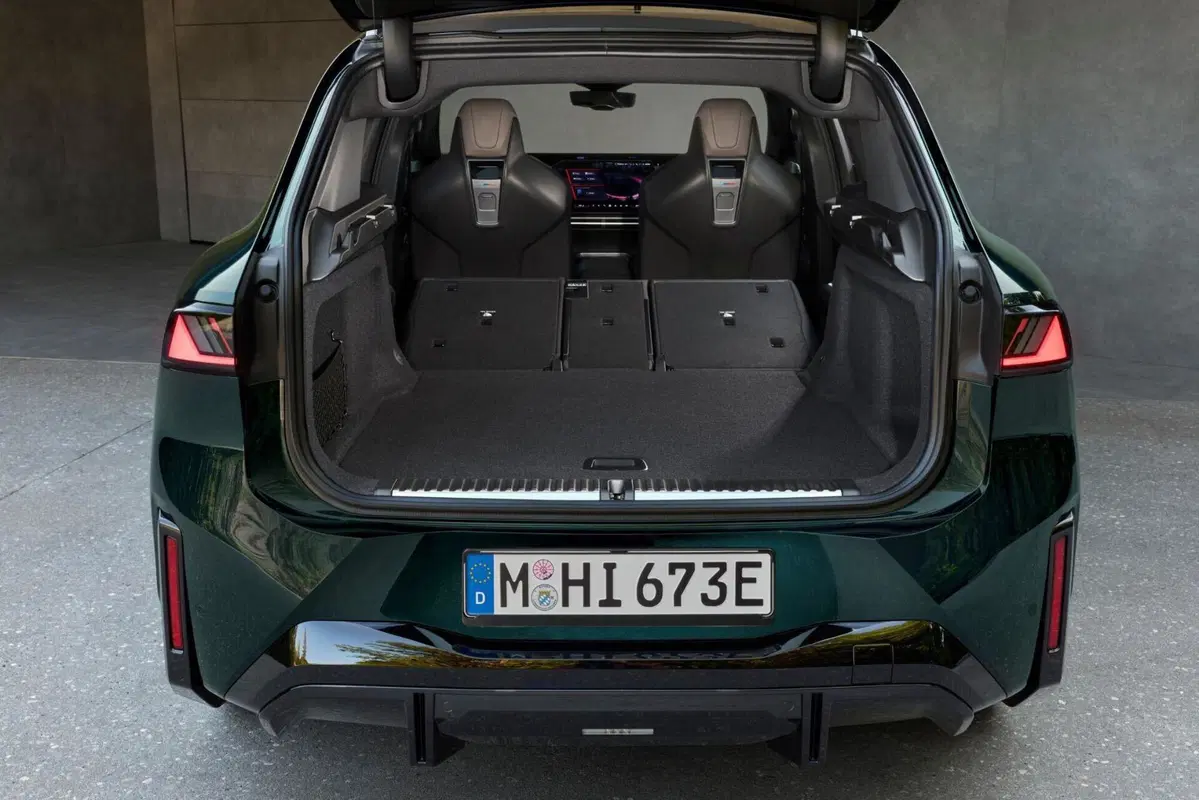 BMW iX3 M60 xDrive, BMW porta a 612 CV la versione sportiva del suo SUV elettrico (2)