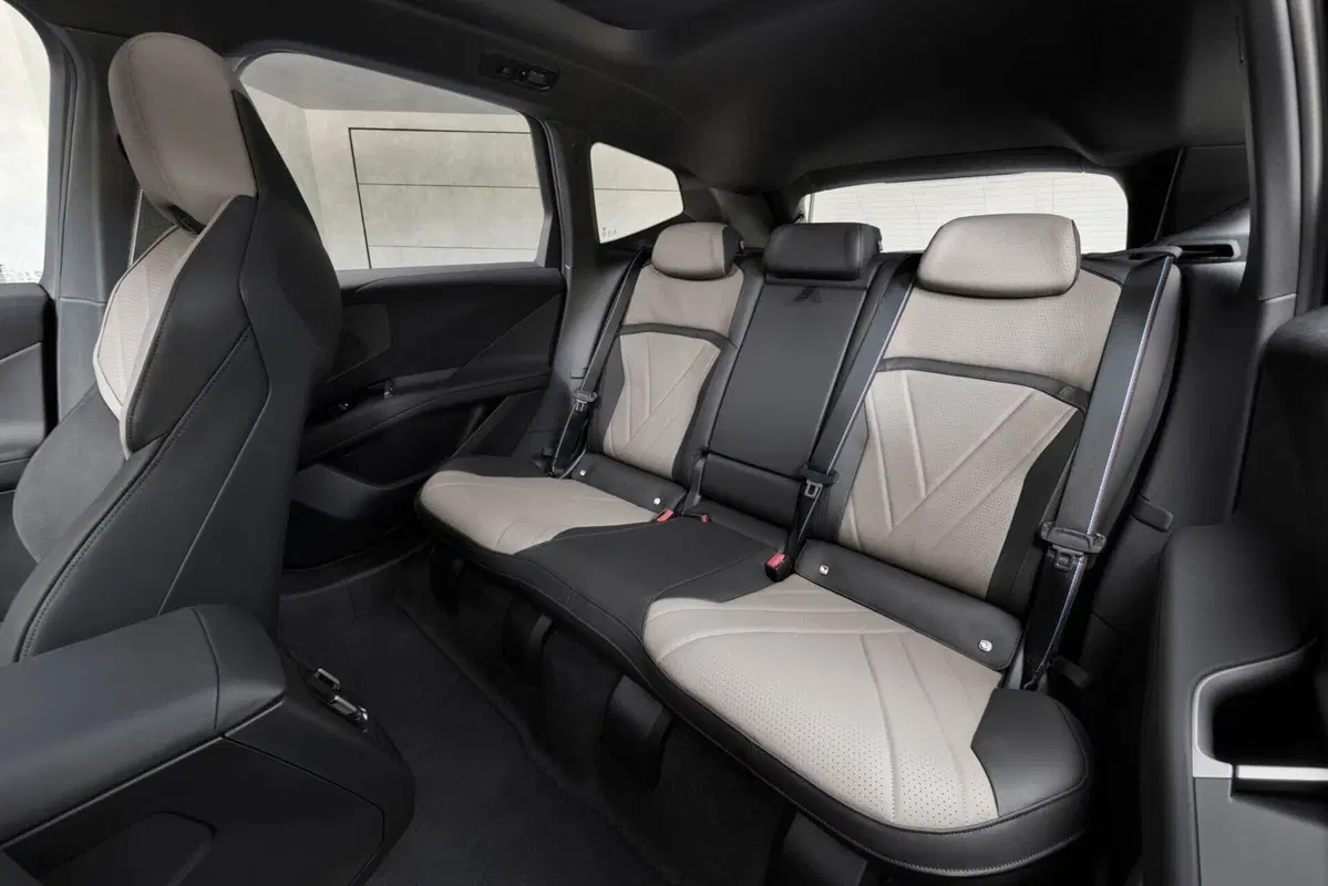 BMW iX3 M60 xDrive, BMW porta a 612 CV la versione sportiva del suo SUV elettrico (3)