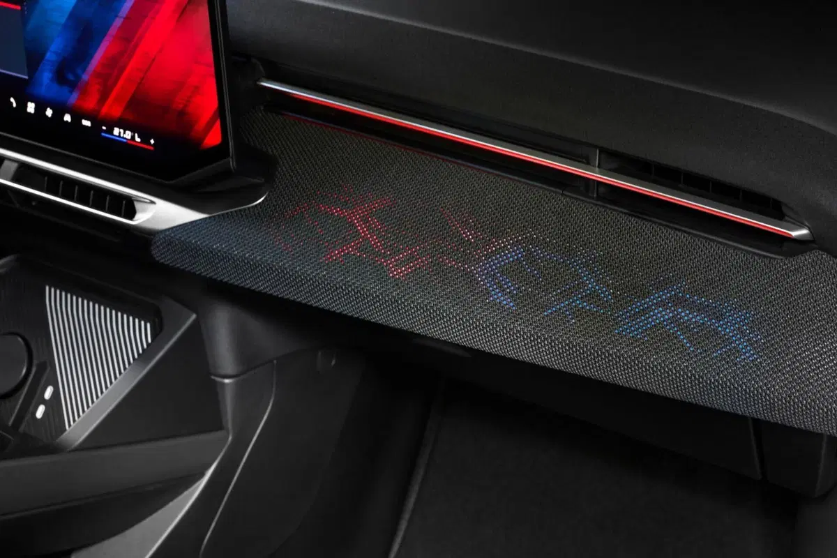 BMW iX3 M60 xDrive, BMW porta a 612 CV la versione sportiva del suo SUV elettrico (7)