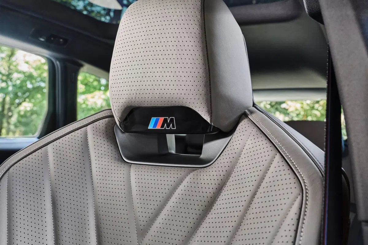 BMW iX3 M60 xDrive, BMW porta a 612 CV la versione sportiva del suo SUV elettrico (8)