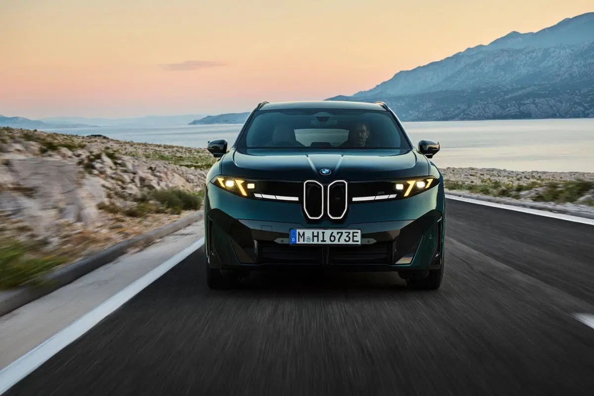 BMW iX3 M60 xDrive, BMW porta a 612 CV la versione sportiva del suo SUV elettrico (16)
