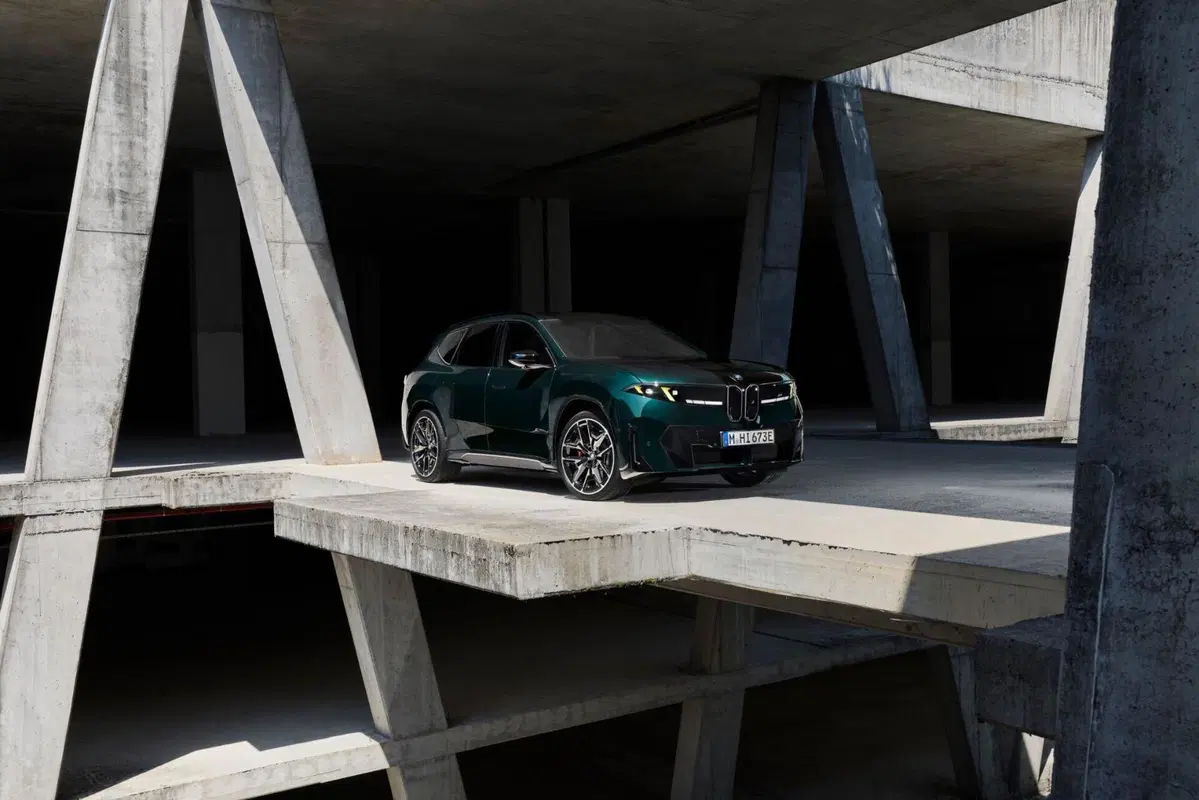 BMW iX3 M60 xDrive, BMW porta a 612 CV la versione sportiva del suo SUV elettrico (19)
