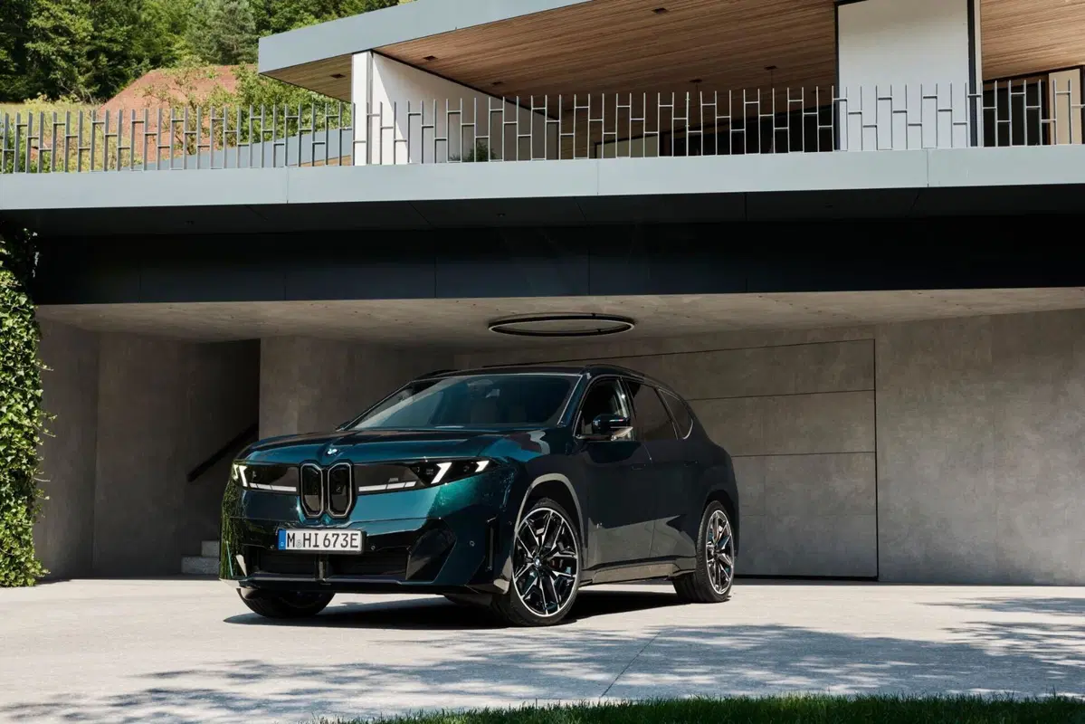 BMW iX3 M60 xDrive, BMW porta a 612 CV la versione sportiva del suo SUV elettrico (20)