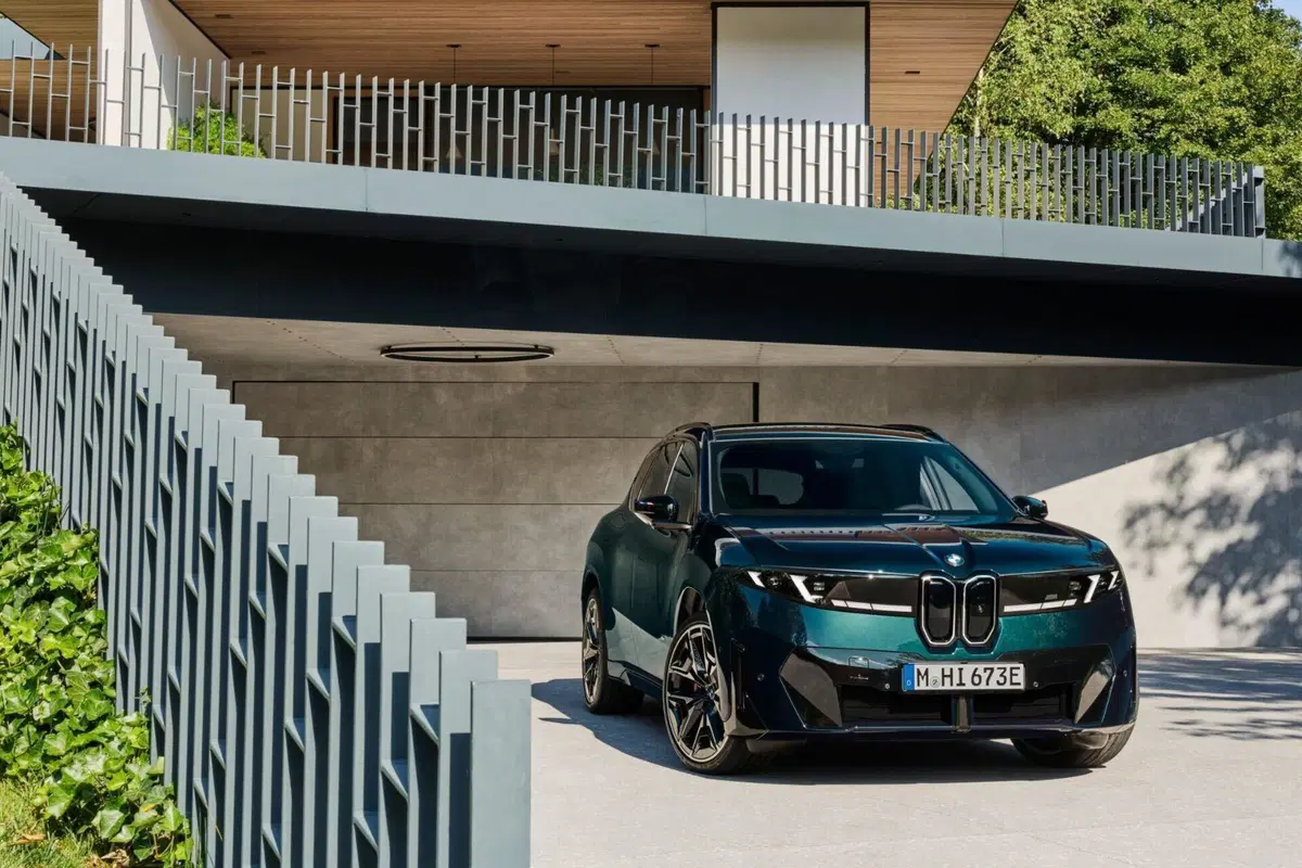 BMW iX3 M60 xDrive, BMW porta a 612 CV la versione sportiva del suo SUV elettrico (21)