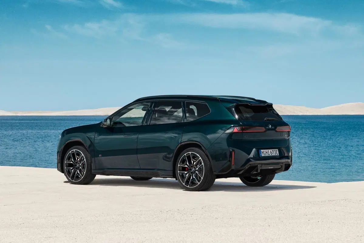 BMW iX3 M60 xDrive, BMW porta a 612 CV la versione sportiva del suo SUV elettrico (22)
