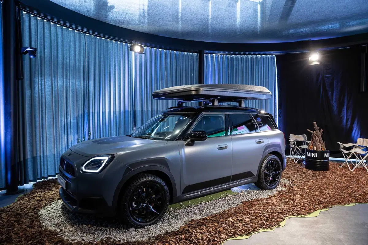 MINI, 25 anni in Italia: 350.000 ancora su strada e ora la Countryman punta allo sterrato (7)