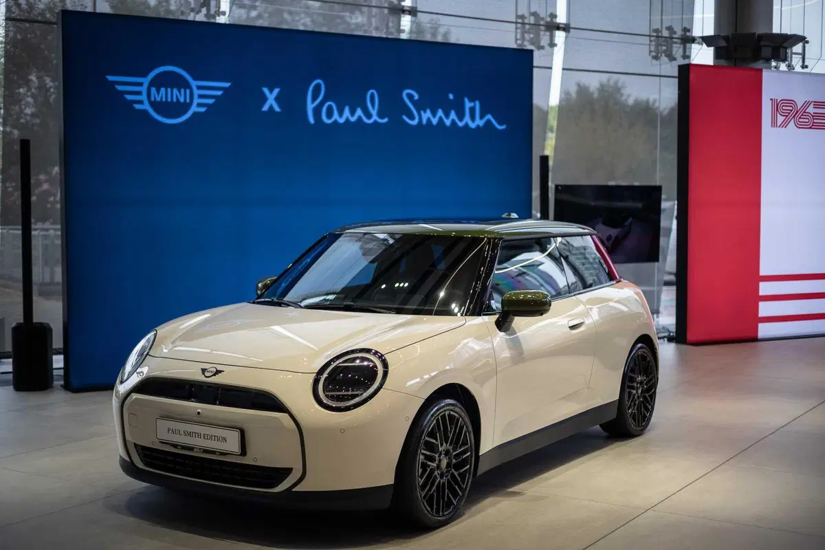 MINI, 25 anni in Italia: 350.000 ancora su strada e ora la Countryman punta allo sterrato (11)