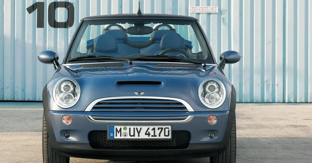 MINI, 25 anni in Italia: 350.000 ancora su strada e ora la Countryman punta allo sterrato