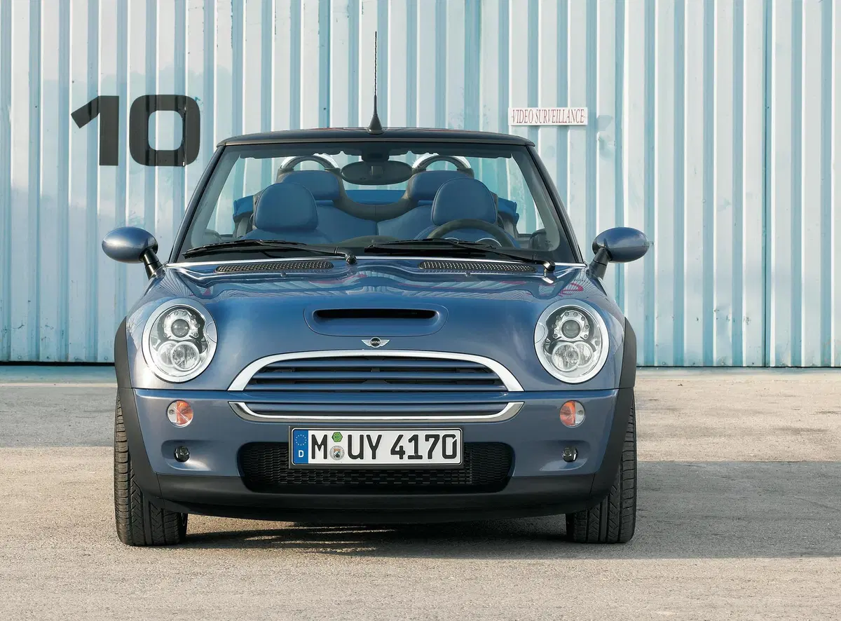 MINI, 25 anni in Italia: 350.000 ancora su strada e ora la Countryman punta allo sterrato