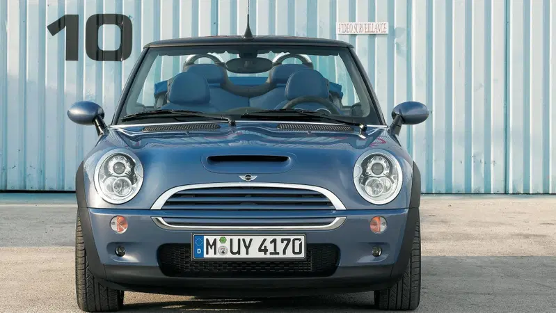 MINI, 25 anni in Italia: 350.000 ancora su strada e ora la Countryman punta allo sterrato