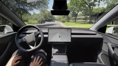 Tesla, Musk fa pressione sull’Europa per l’ok al Full Self-Driving: il voto slitta a dicembre
