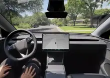 Tesla, Musk fa pressione sull’Europa per l’ok al Full Self-Driving: il voto slitta a dicembre