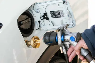 Bonus retrofit auto, la conversione a GPL e metano conviene di più: cosa cambia nel 2027