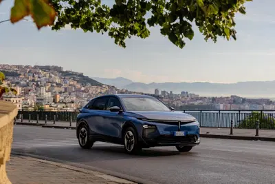 Lancia Gamma, la prova su strada: così va la nuova ammiraglia [VIDEO]