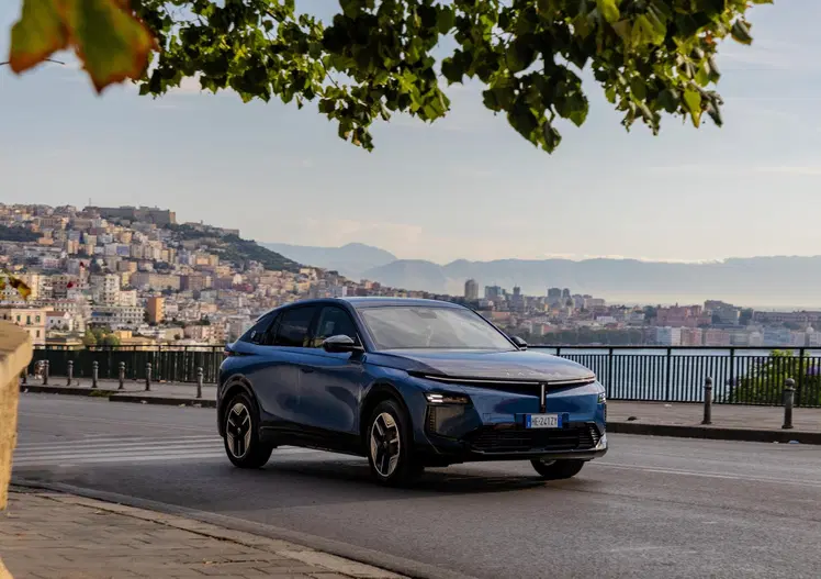 Lancia Gamma, la prova su strada: così va la nuova ammiraglia [VIDEO]