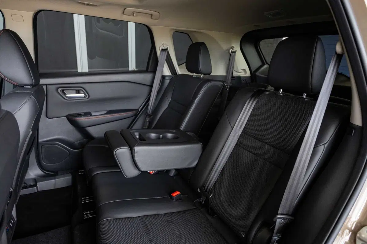 Nissan X-Trail festeggia 25 anni e si rinnova: debutta la versione N-TREK per l’avventura (12)