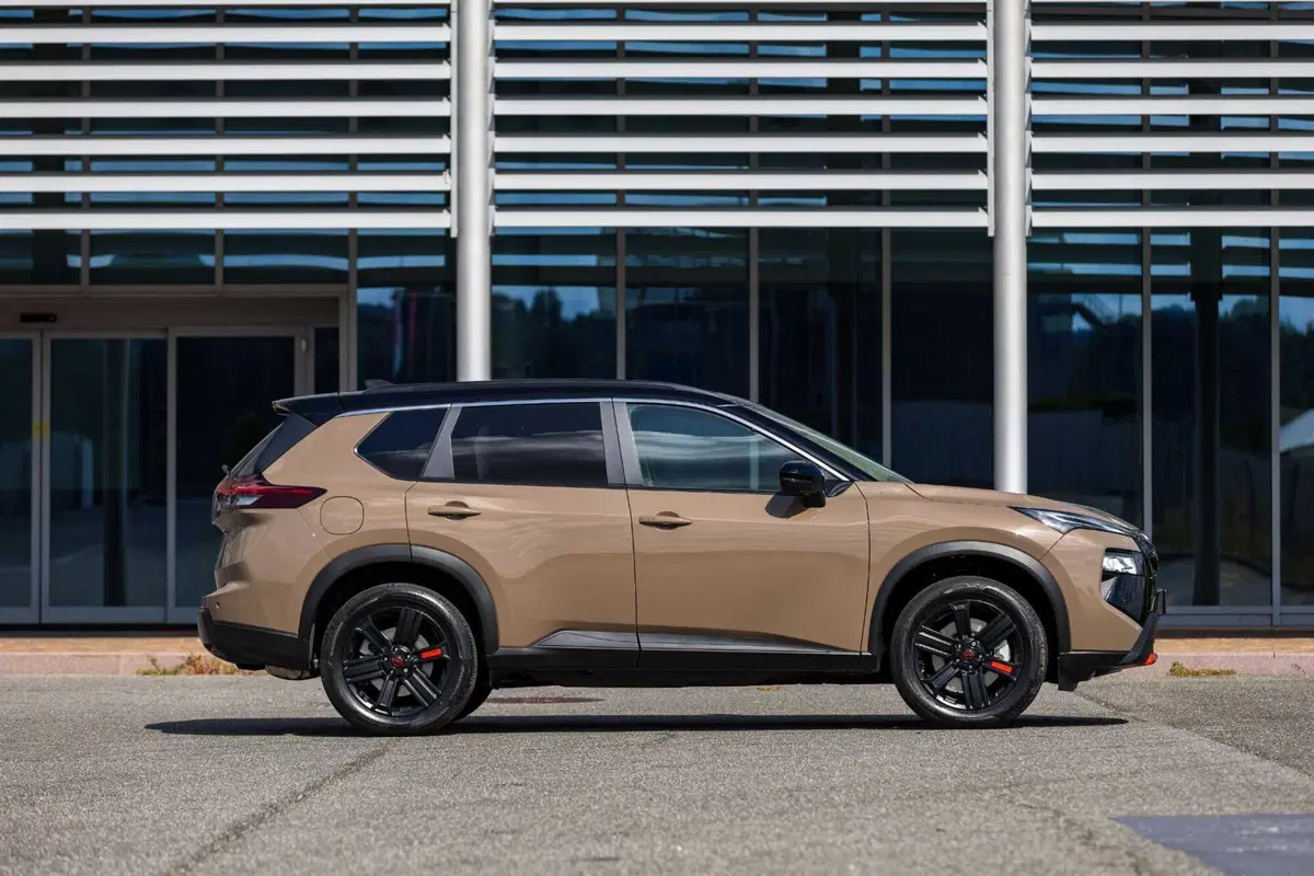 Nissan X-Trail festeggia 25 anni e si rinnova: debutta la versione N-TREK per l’avventura (18)