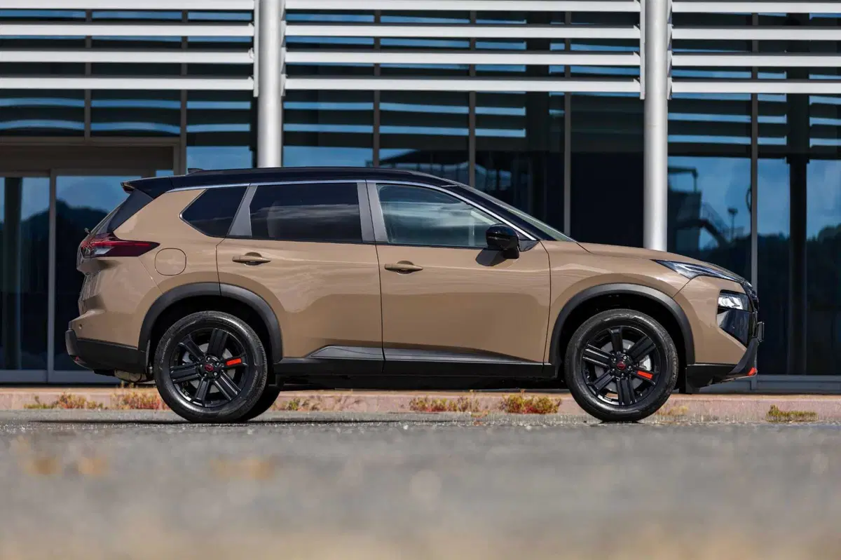 Nissan X-Trail festeggia 25 anni e si rinnova: debutta la versione N-TREK per l’avventura (19)