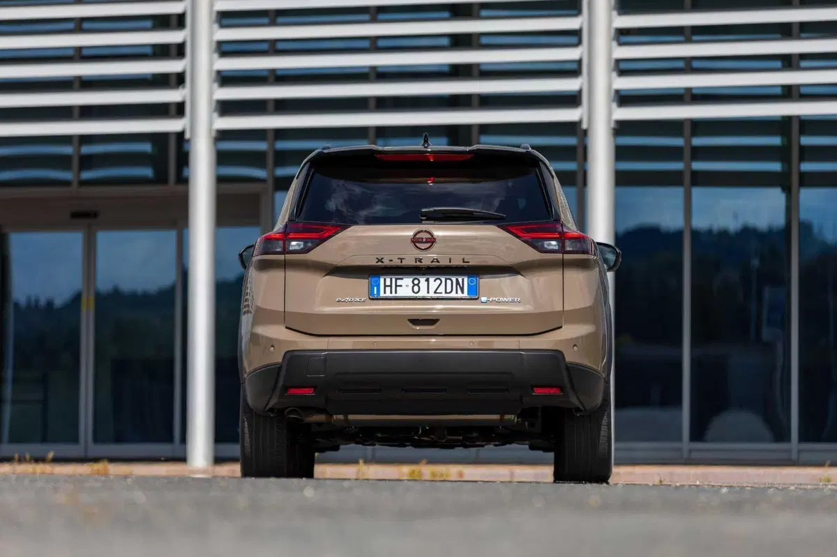 Nissan X-Trail festeggia 25 anni e si rinnova: debutta la versione N-TREK per l’avventura (20)