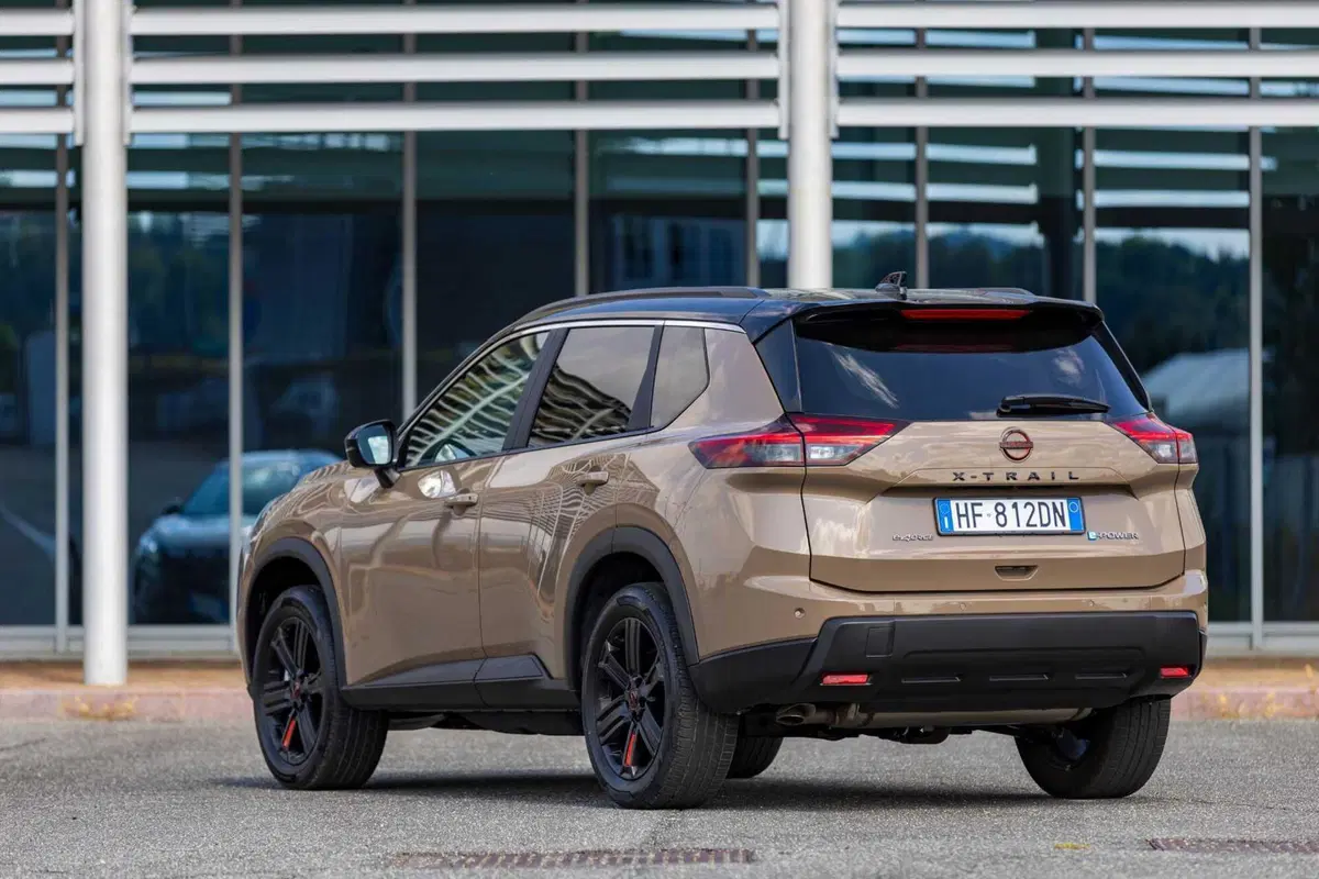 Nissan X-Trail festeggia 25 anni e si rinnova: debutta la versione N-TREK per l’avventura (21)
