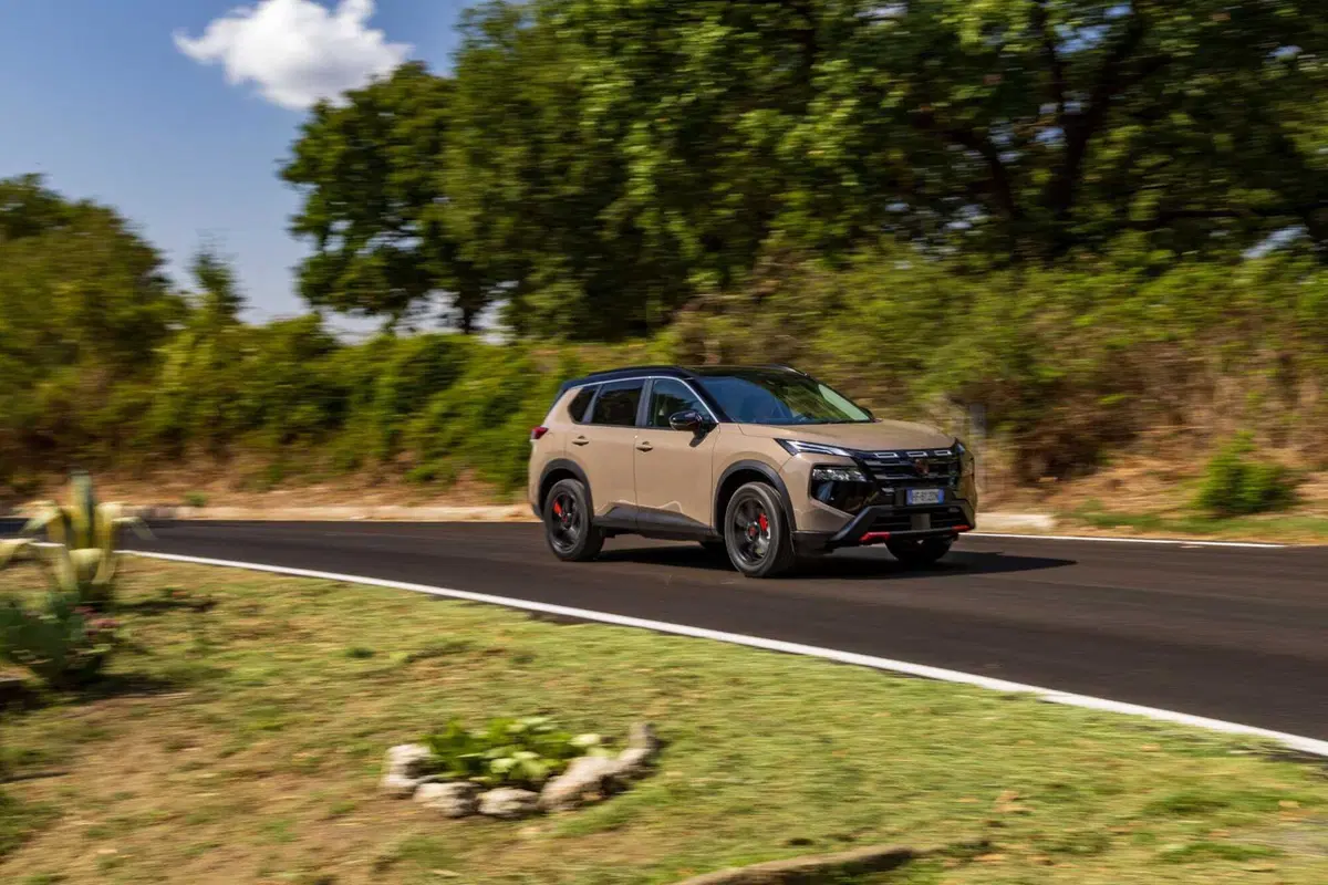 Nissan X-Trail festeggia 25 anni e si rinnova: debutta la versione N-TREK per l’avventura (25)