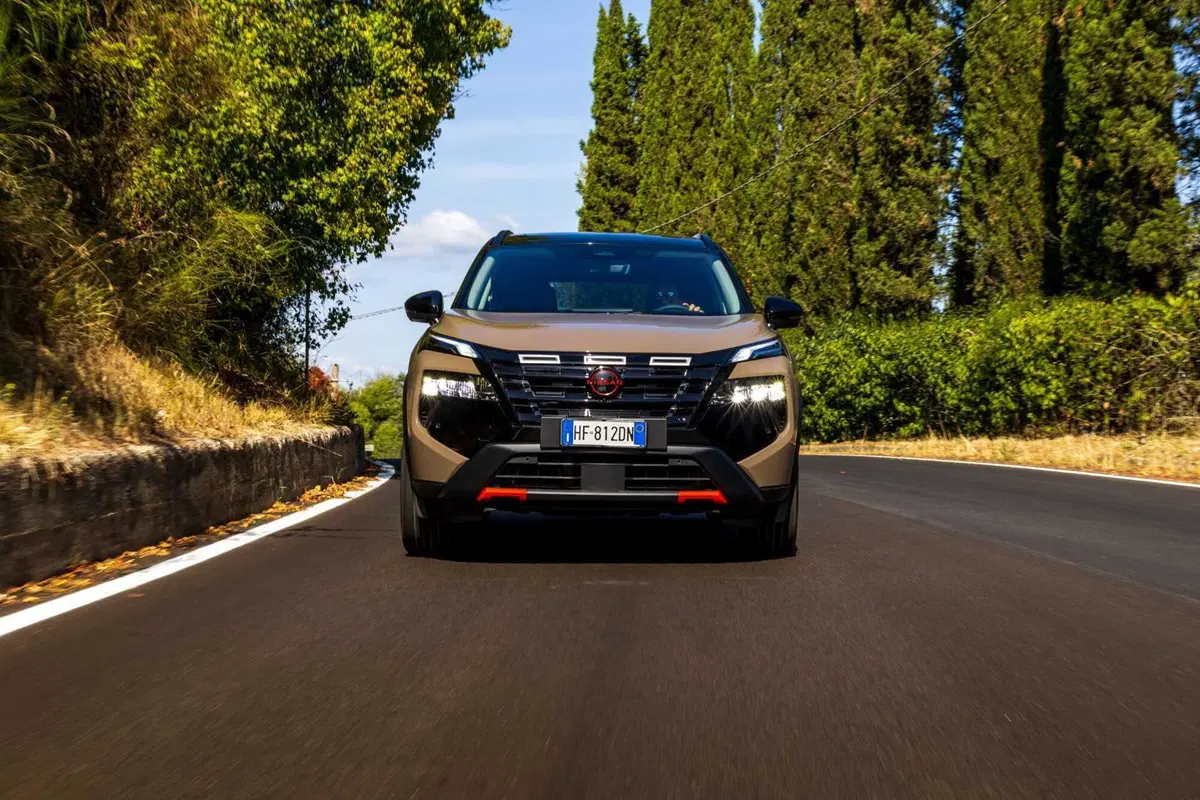 Nissan X-Trail festeggia 25 anni e si rinnova: debutta la versione N-TREK per l’avventura (27)