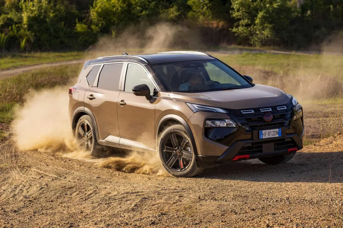 Nissan X-Trail festeggia 25 anni e si rinnova: debutta la versione N-TREK per l’avventura (28)