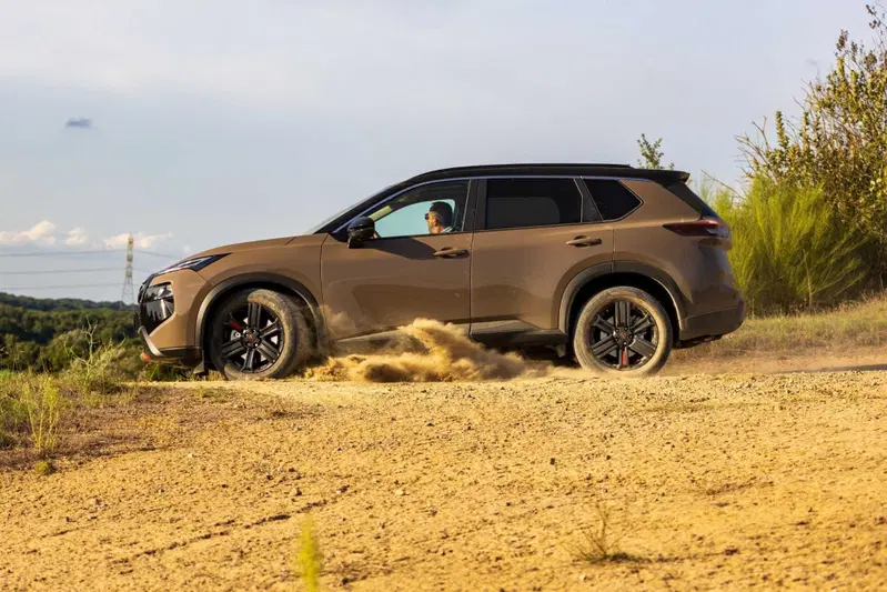 Nissan X-Trail N-TREK in offroad