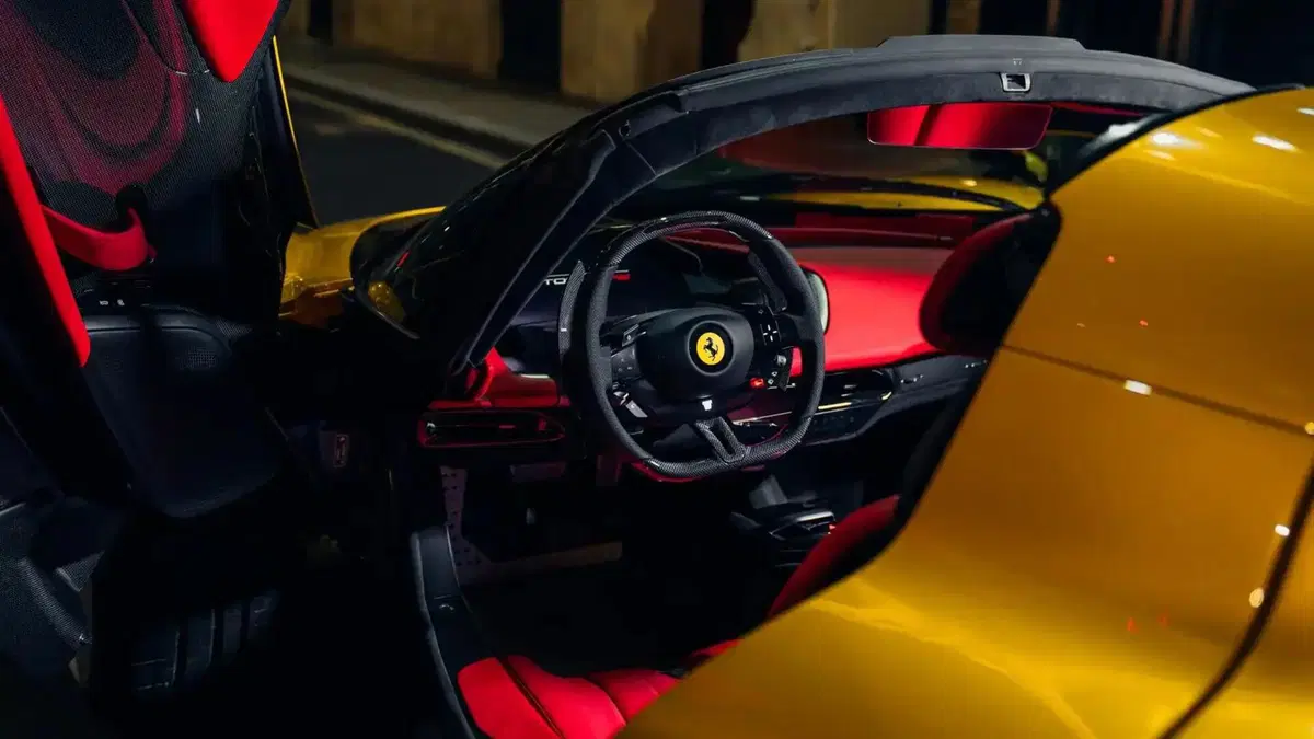 Ferrari Daytona SP3, all’asta la vettura dei test di Maranello: la stima moltiplica per cinque il prezzo di listino (5)