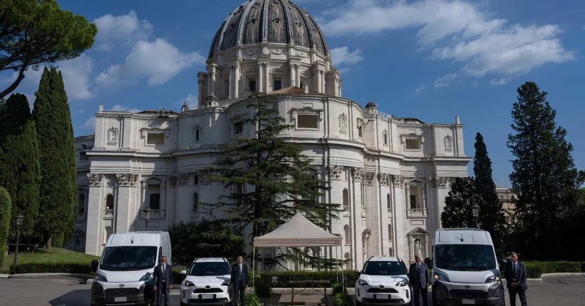 Il Vaticano sceglie Toyota e Lexus per la sua svolta green: auto a noleggio anche per i dipendenti della Santa Sede