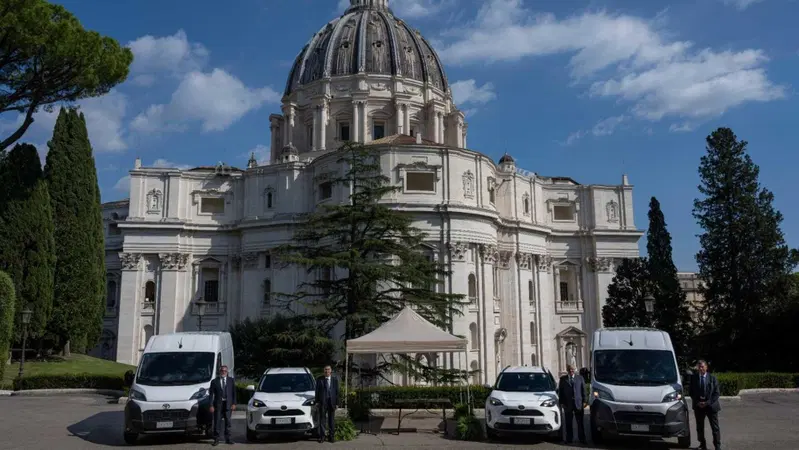 Il Vaticano sceglie Toyota e Lexus per la sua svolta green: auto a noleggio anche per i dipendenti della Santa Sede