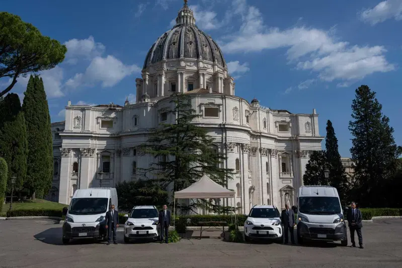 Il Vaticano sceglie Toyota e Lexus