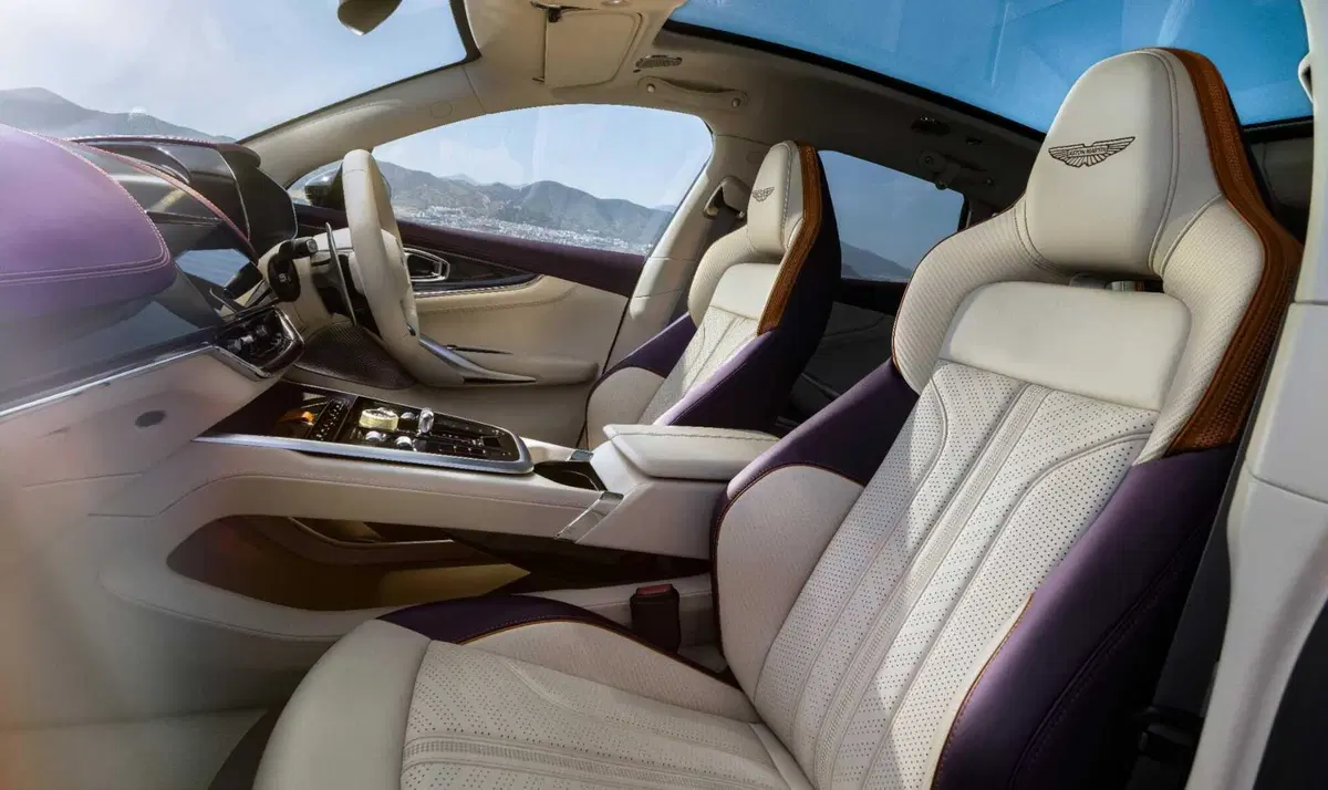Aston Martin DBX GT, il super SUV da 727 CV che sceglie l’eleganza al posto dei muscoli (23)