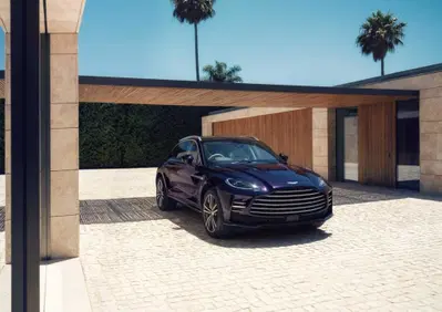 Aston Martin DBX GT, il super SUV da 727 CV che sceglie l’eleganza al posto dei muscoli
