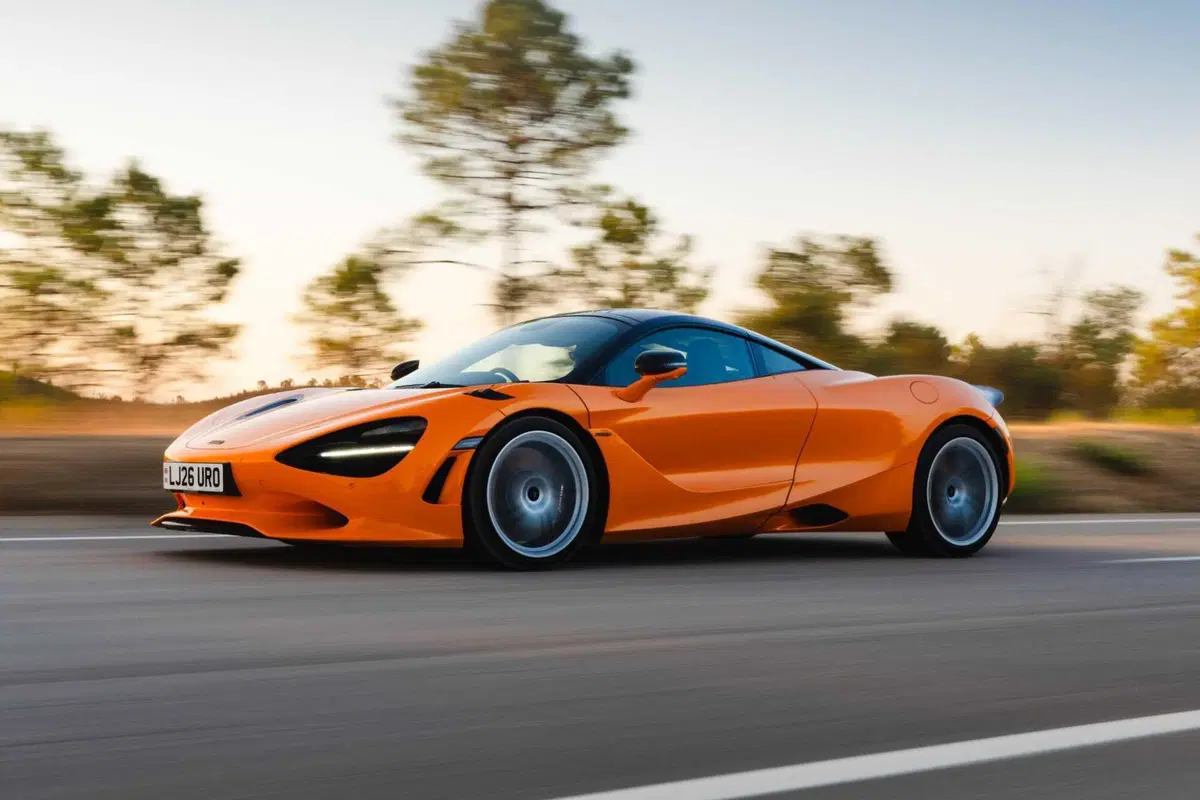 McLaren 750S, il conto alla rovescia è partito: nel 2027 cala il sipario sulla supercar che ha chiuso l’era V8 nata con la 720S (4)
