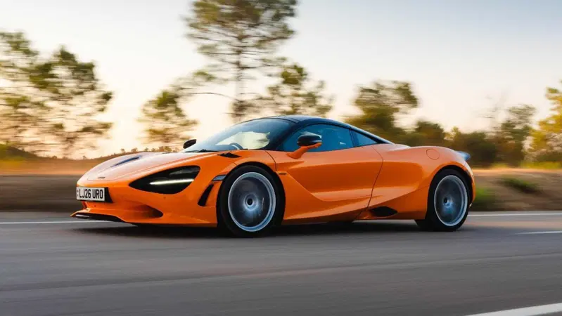 McLaren 750S, il conto alla rovescia è partito: nel 2027 cala il sipario sulla supercar che ha chiuso l’era V8 nata con la 720S
